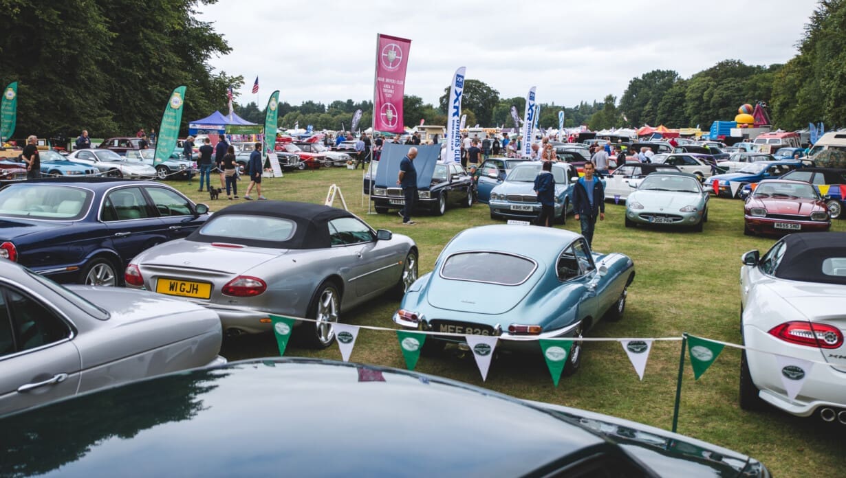 EXPLORE THE BEST OF THE UK’S CLASSIC & RETRO CAR CLUBS AT TATTON PARK!